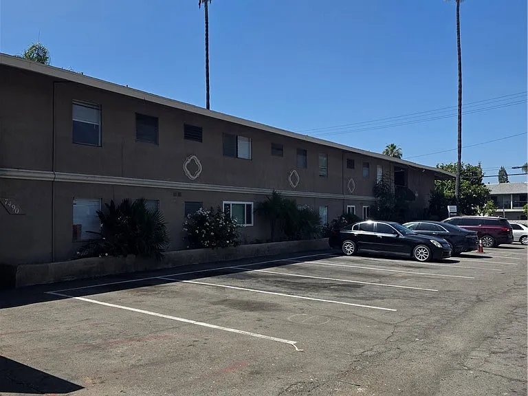 7490 Magnolia Ave #T — Photo 2