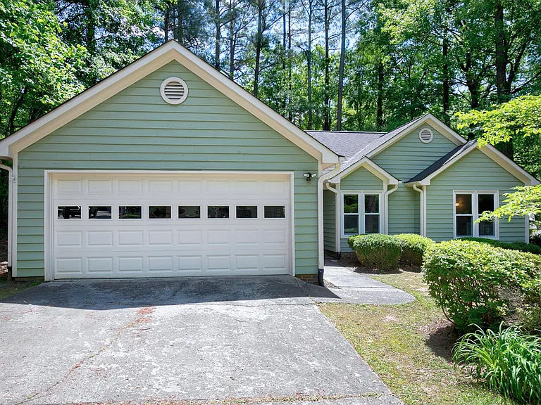 113 Wethersfield Dr — Photo 3