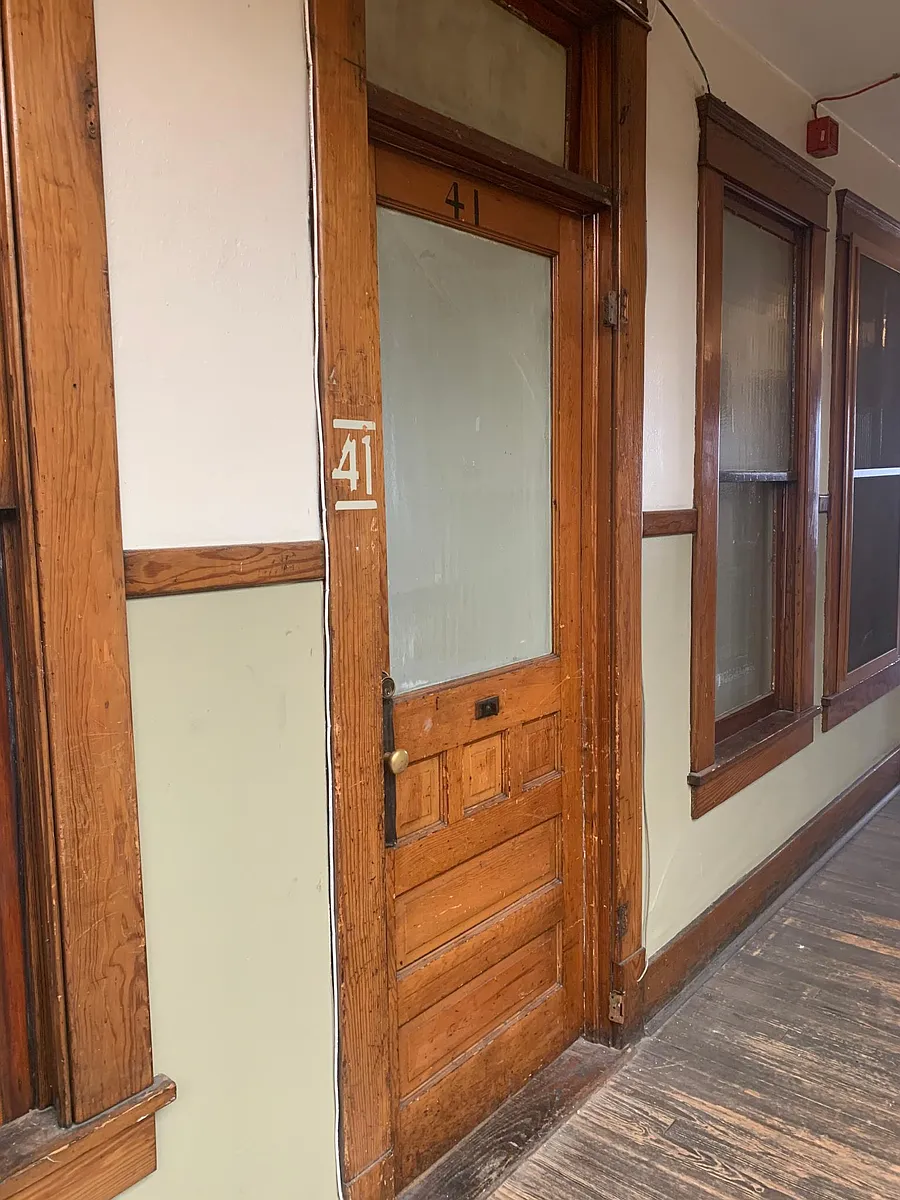 Building Photo - 200 W Main St #41