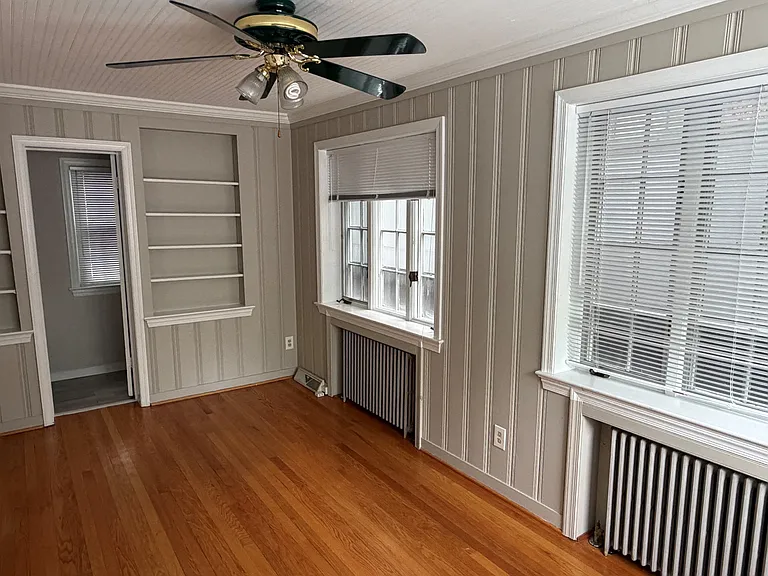 4905 Montgomery Ln — Photo 3