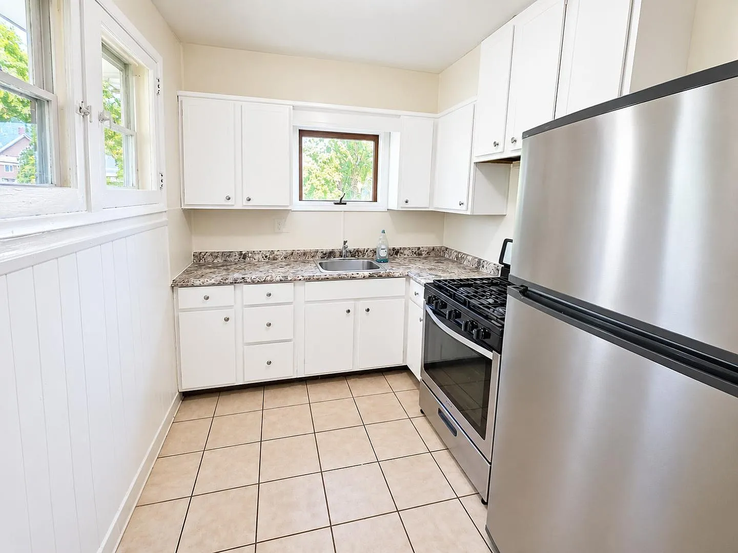 905 Berwin St - 907 Berwin — Photo 3