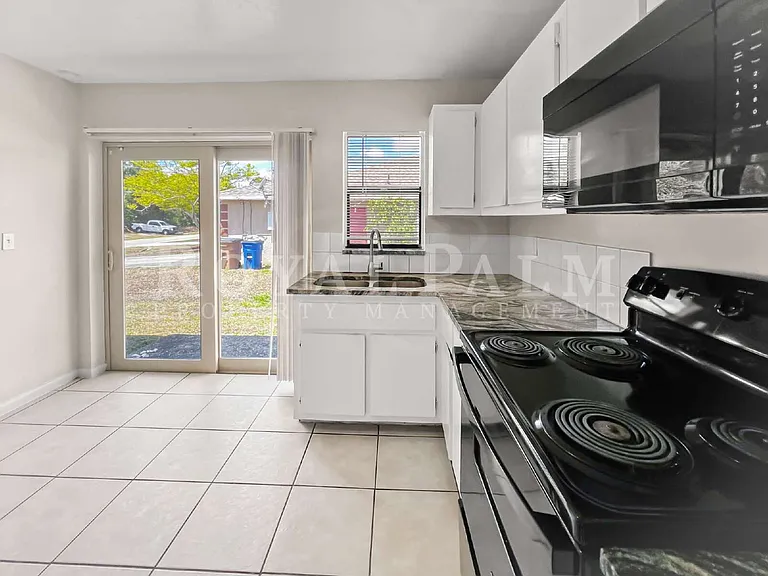 2704 Owen Ave — Photo 14
