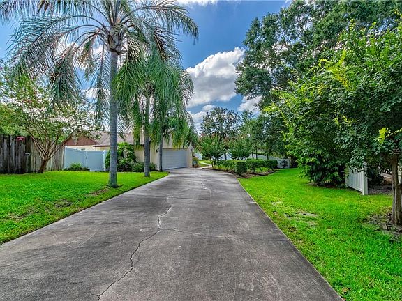 3rd image of 9006 Chapman Oak Ct