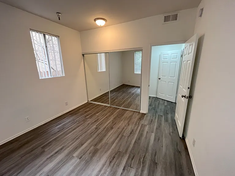685 Kelton Ave — Photo 28