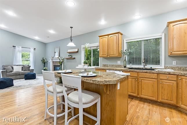 1st image of 8225R 65th Ave E