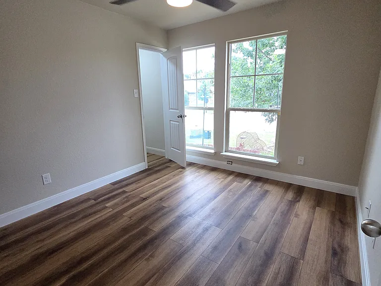 5202 Dauphin Dr — Photo 15