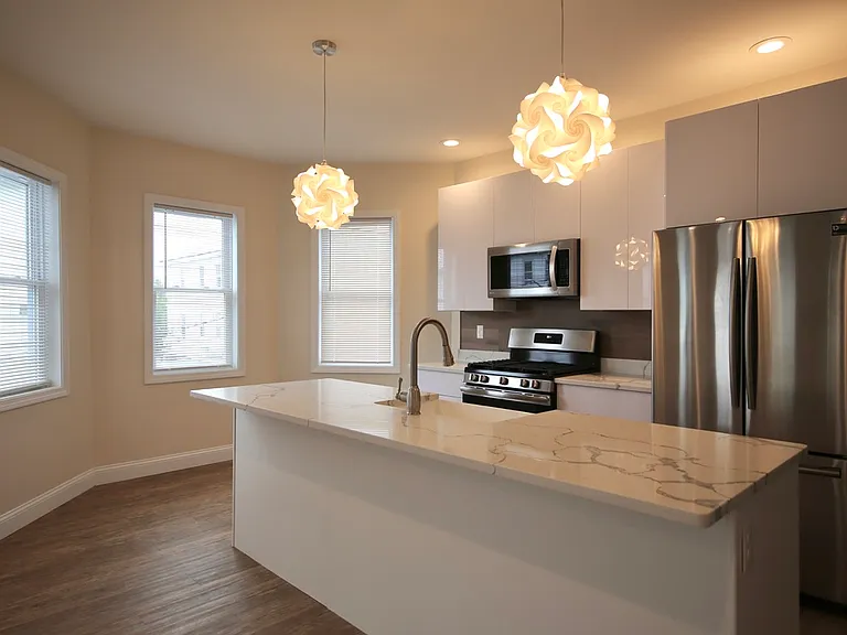 31 Penn St #2 — Photo 1