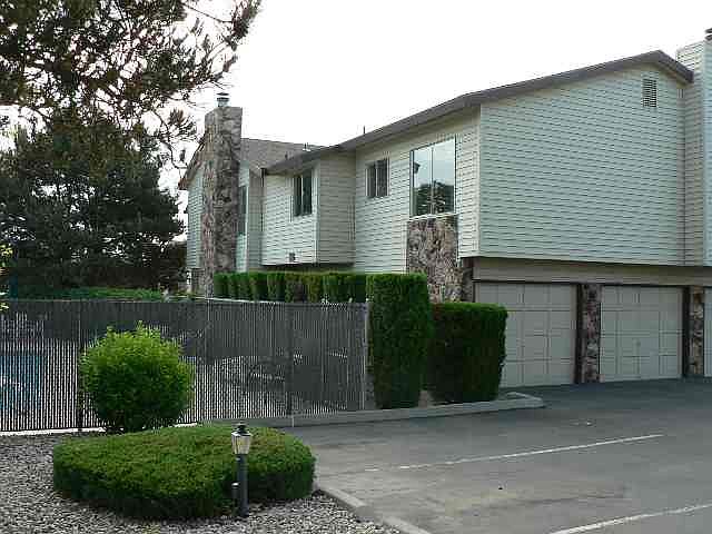 1st image of 560J Spengler St