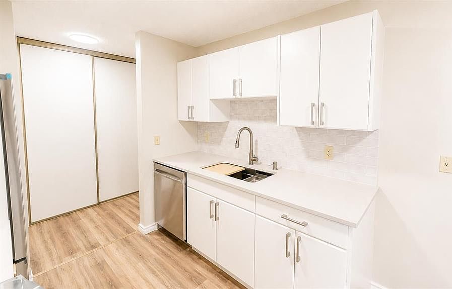 1st image of 405 S Columbia Blvd W #107