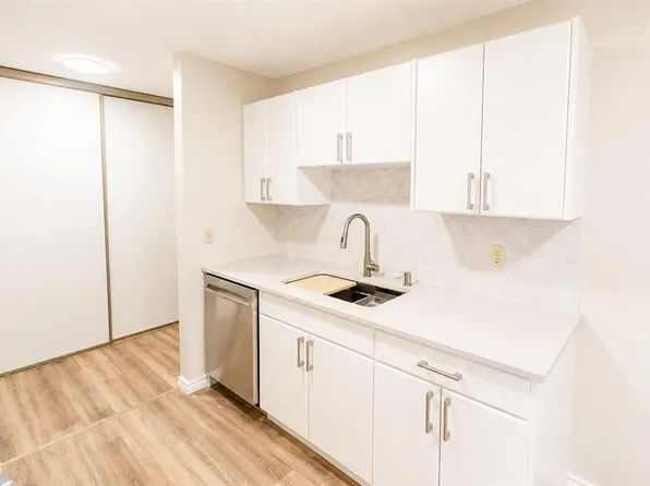 405 S Columbia Blvd W #107, Lethbridge, AB T1K 5R8
