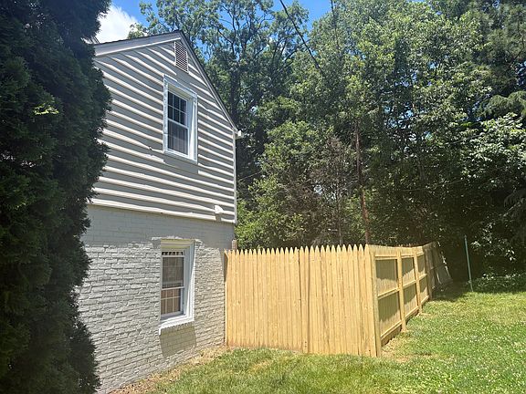3rd image of 7 Crestwood Pl