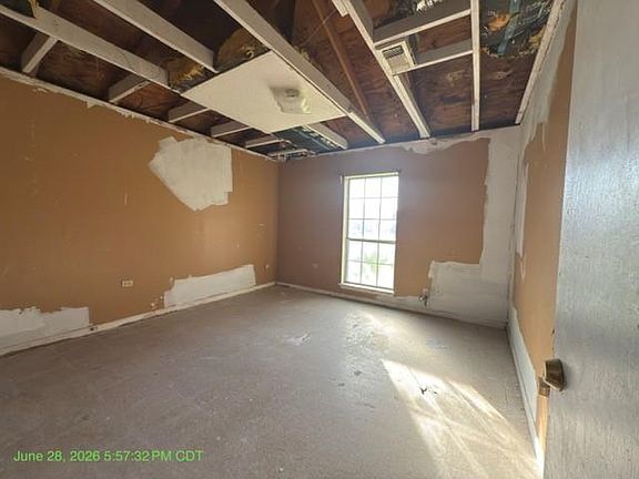 3rd image of 113 Greenbriar St