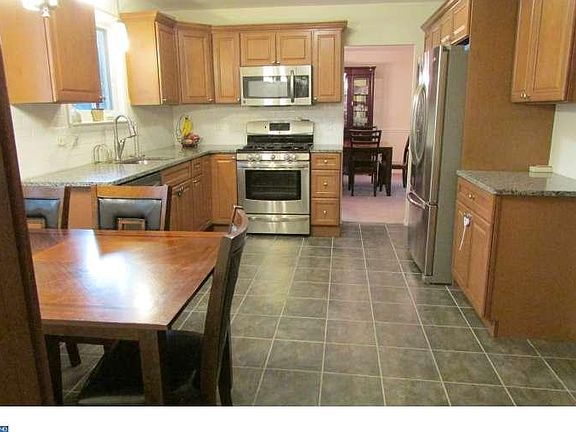 5th image of 830 Causez Ave