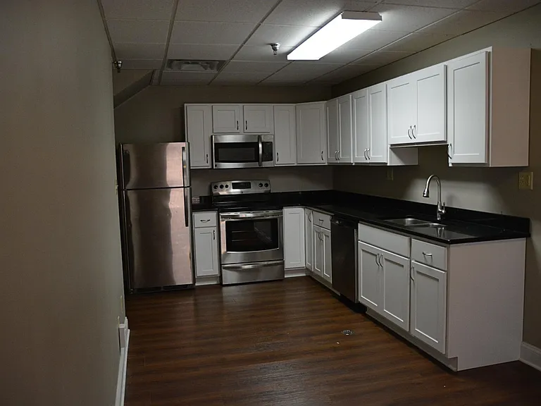 40 1/2 S Court St #203 — Photo 7