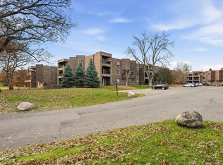 2230 Midland Grove Rd APT 108, Roseville, MN 55113