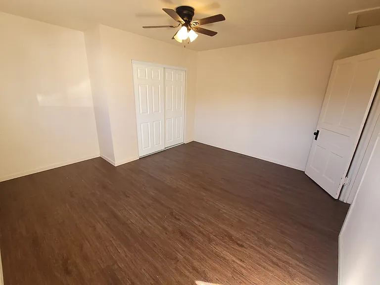 411 E Edison Ave — Photo 8