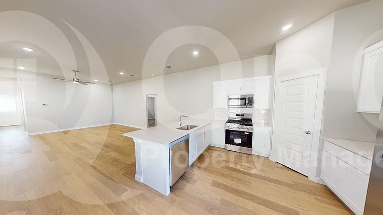 1004 Knox River Dr — Photo 7