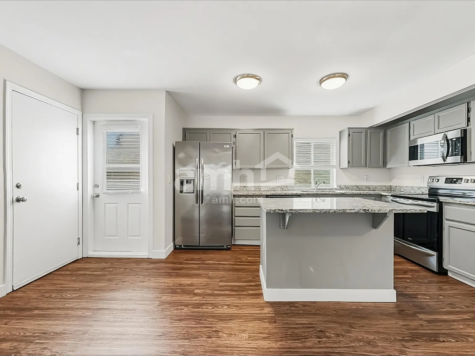 3 bed, 2.5 bath, 1704 sqft, $3,020 — Photo 3