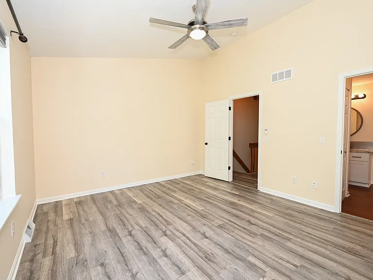 655 Almas Ct — Photo 14