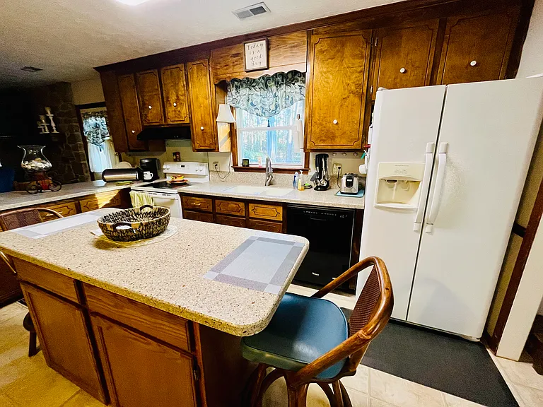 3611 Meadow Dr — Photo 8
