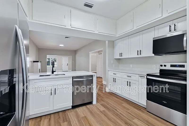 3 bed, 2.0 bath, 1274 sqft, $2,895 — Photo 1