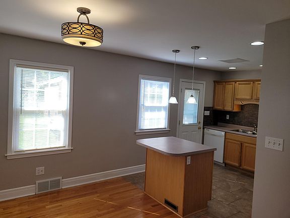 3rd image of 7818 Terrace St