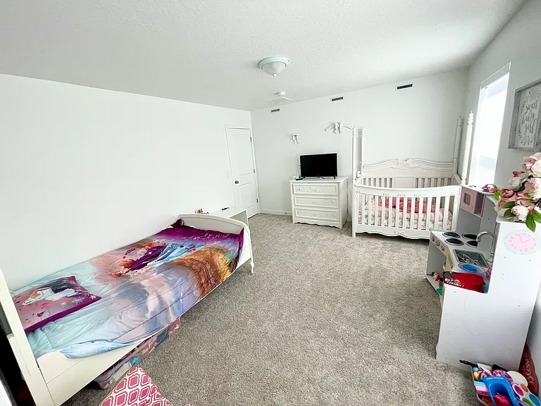 E Chukar Dr — Photo 31