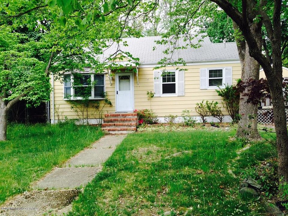 1st image of 2 Chestnut Hill Dr