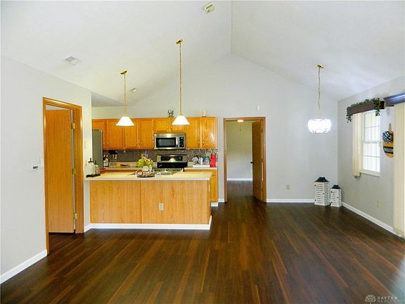 4th image of 1212 Amberlea Dr W