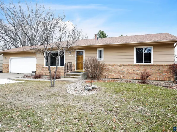 2404 S Wellington Ave, Sioux Falls, SD 57106