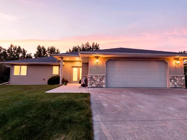 820 Willow Dr, Hutchinson, MN 55350