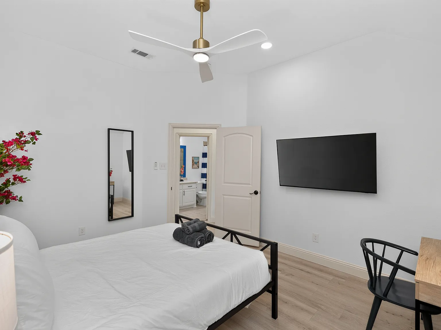5 bed, 2946 sqft, $9,950 — Photo 3