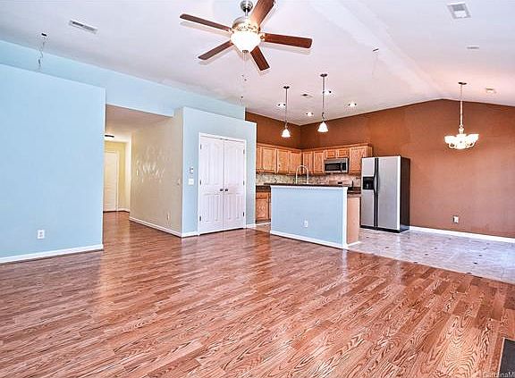 4th image of 16228 Circlegreen Dr