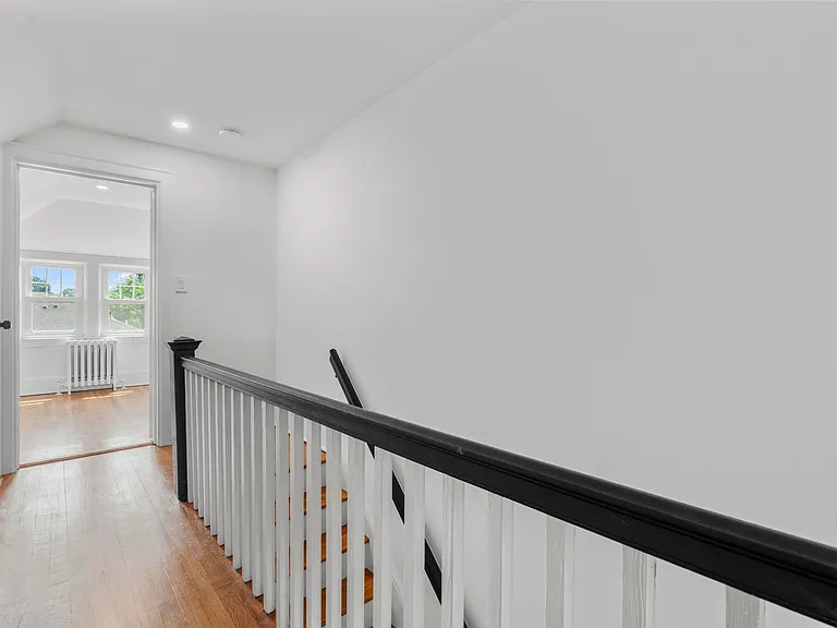 53 Park Ave — Photo 28