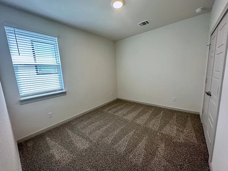 325 Wilshire Rd — Photo 21