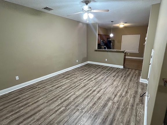 2nd image of 413 Cypress St Ste 2