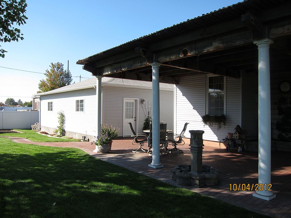 pergola / brick patio