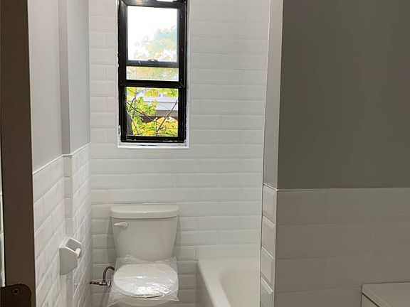 4th image of 175 Maple Ave APT 2D