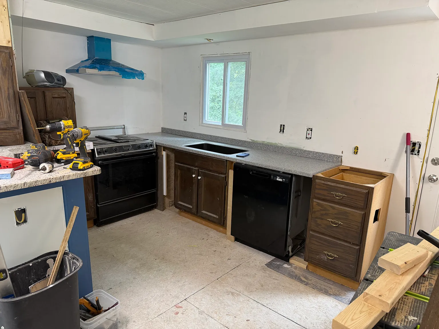 2 bed, 1.5 bath, 900 sqft, $1,375 — Photo 2