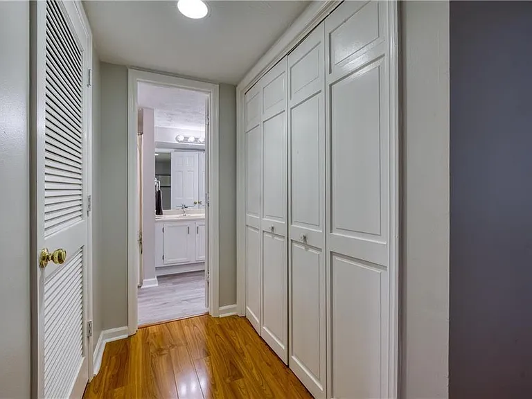 1445 Oakridge Cir — Photo 17