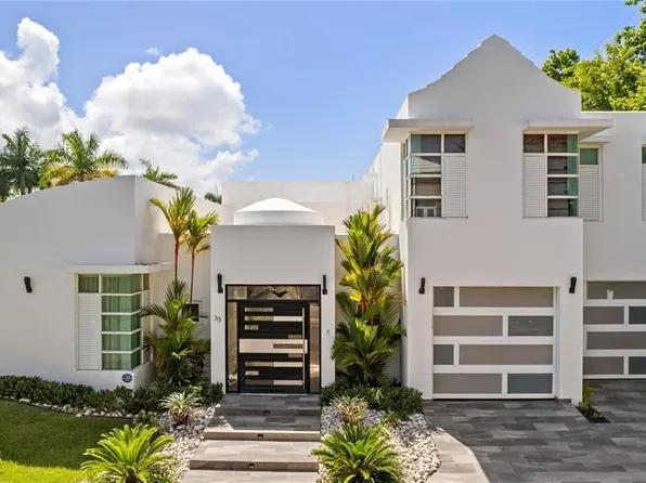 35 PASEO LAS PALMAS, DORADO, PR 00646