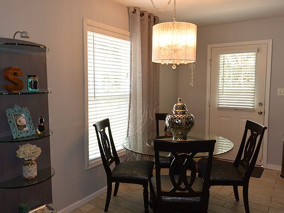 4th image of 450 Leawood Cir
