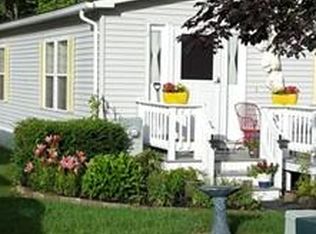 37 Leisurewoods Dr, Rockland, MA 02370