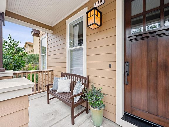 3rd image of 980 Amedeo Court
