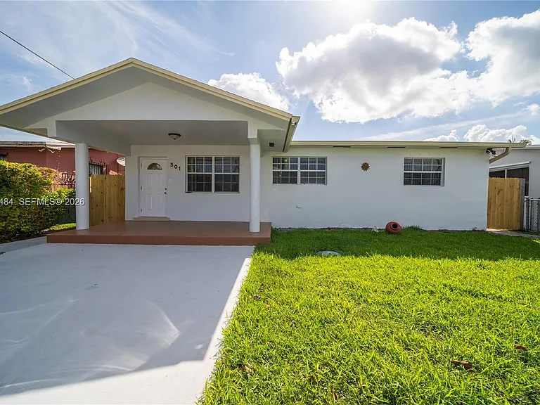 501 SW 120th Ave — Photo 1