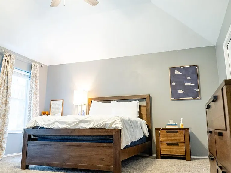 1215 Dorchester Dr — Photo 13