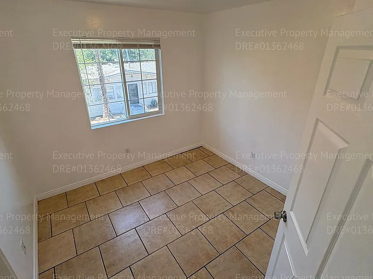 3017 Potomac Ave — Photo 11