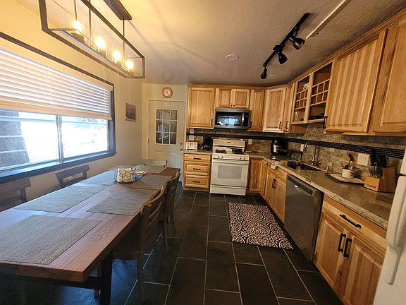 5th image of 405 Chinquapin Ln