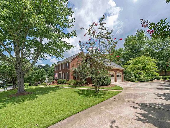 Image 4: stall 1 is extra deep