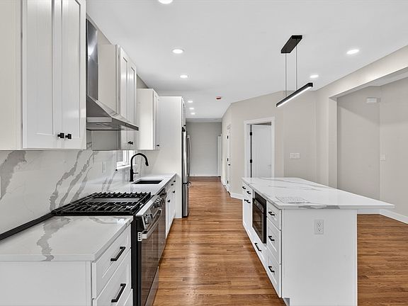 5th image of 21 Hutchinson St